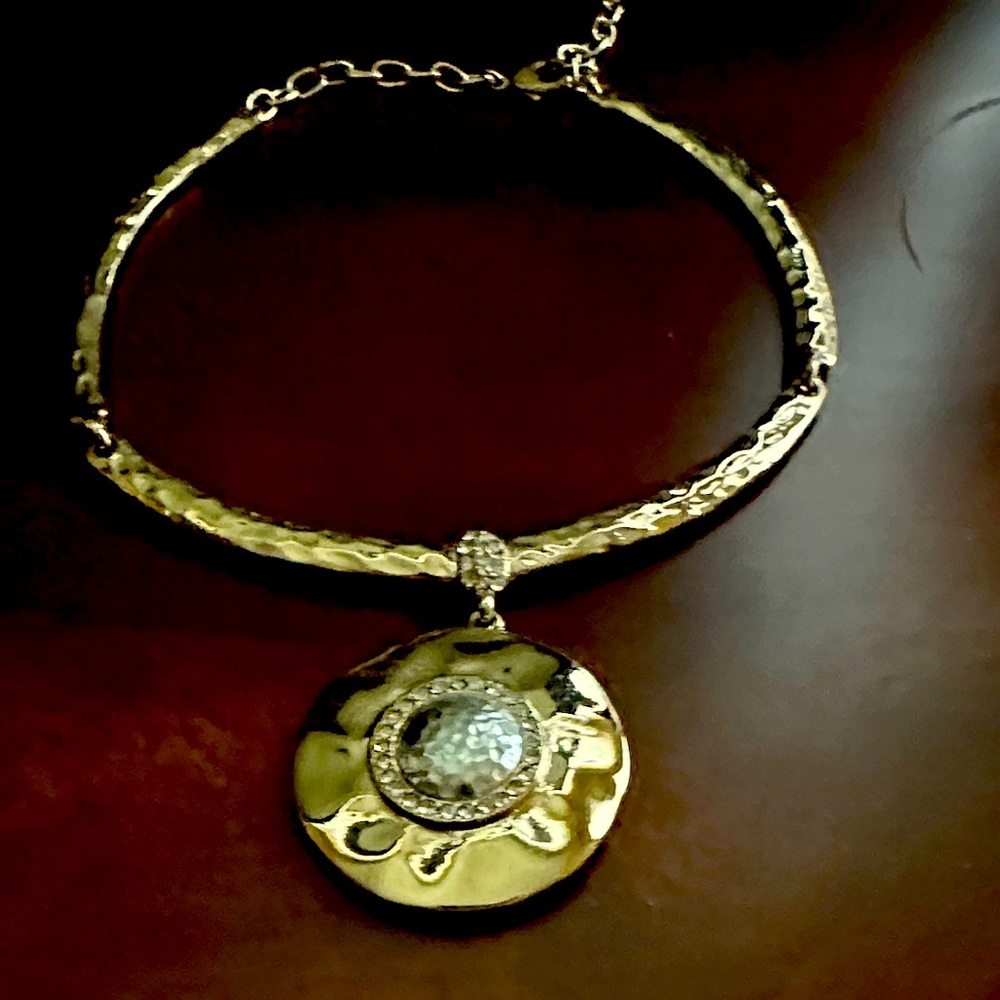 Elegant Gold Necklace with Crystal Accent